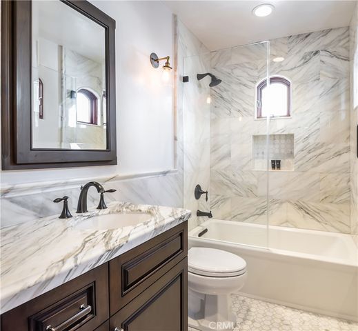221 30th Street, Manhattan Beach, CA 90266