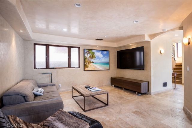221 30th Street, Manhattan Beach, CA 90266
