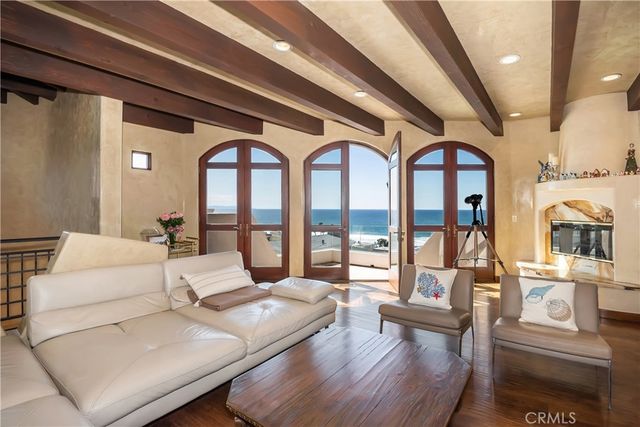 221 30th Street, Manhattan Beach, CA 90266