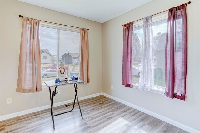 4221 Quail Ridge Dr, Winfield, KS 67156