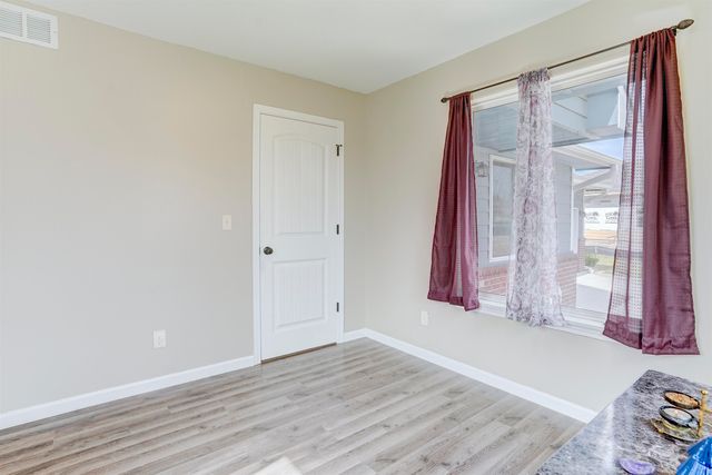 4221 Quail Ridge Dr, Winfield, KS 67156