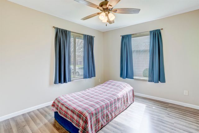 4221 Quail Ridge Dr, Winfield, KS 67156