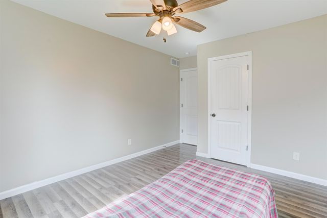 4221 Quail Ridge Dr, Winfield, KS 67156