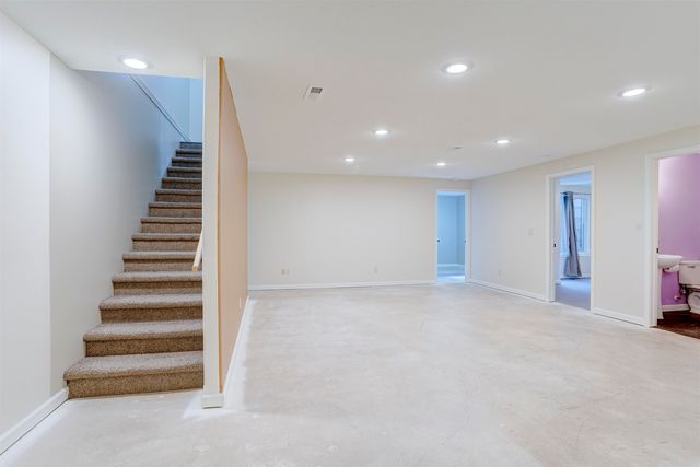 4221 Quail Ridge Dr, Winfield, KS 67156