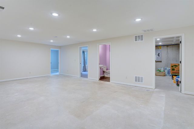 4221 Quail Ridge Dr, Winfield, KS 67156