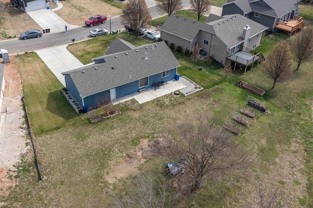 4221 Quail Ridge Dr, Winfield, KS 67156