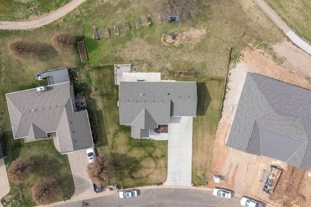 4221 Quail Ridge Dr, Winfield, KS 67156