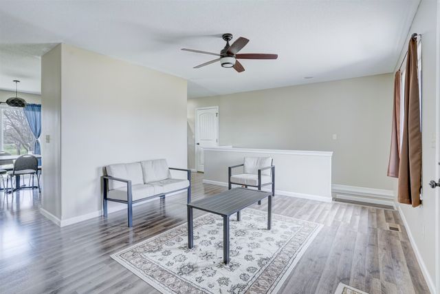 4221 Quail Ridge Dr, Winfield, KS 67156