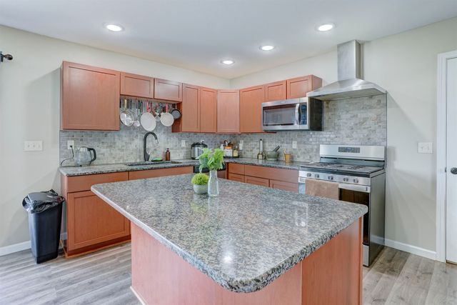 4221 Quail Ridge Dr, Winfield, KS 67156