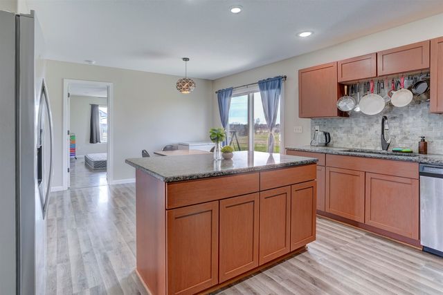 4221 Quail Ridge Dr, Winfield, KS 67156