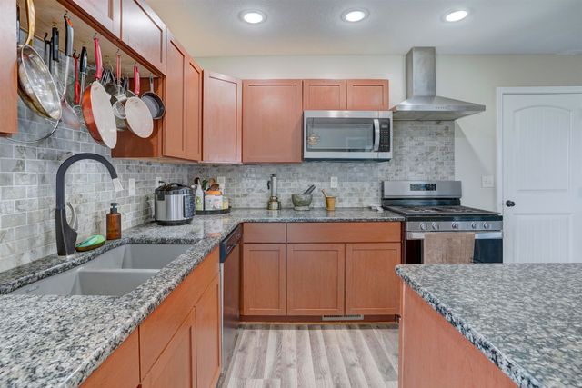 4221 Quail Ridge Dr, Winfield, KS 67156