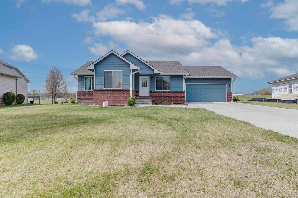 4221 Quail Ridge Dr, Winfield, KS 67156