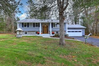 7 Deerfield Drive, Newtown, CT 06482