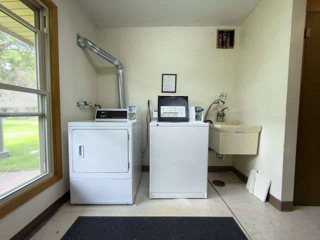 921 11th Avenue S 5, Hopkins, MN 55343