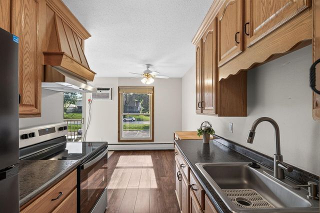 921 11th Avenue S 5, Hopkins, MN 55343