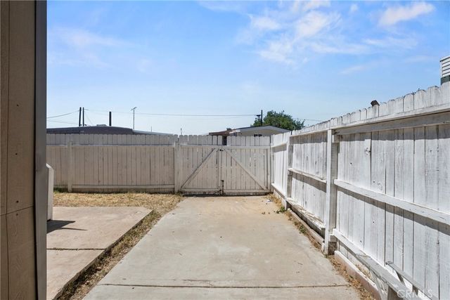 3157 E AVE I B2, Lancaster, CA 93535