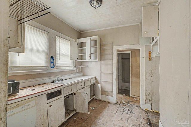 2410 N Tarragona St, Pensacola, FL 32503
