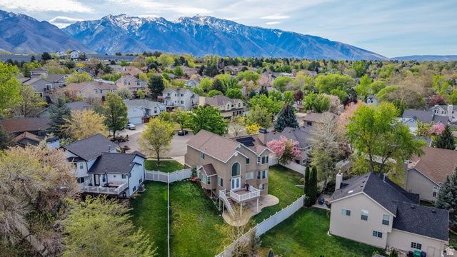 7910 S PEAR TREE CIR, Sandy, UT 84094