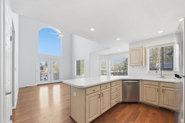 7910 S PEAR TREE CIR, Sandy, UT 84094