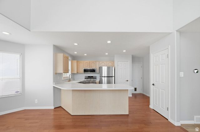 7910 S PEAR TREE CIR, Sandy, UT 84094