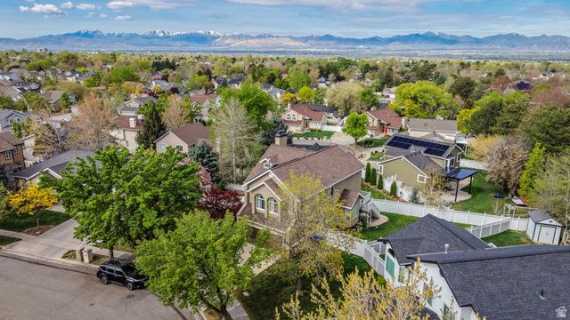 7910 S PEAR TREE CIR, Sandy, UT 84094