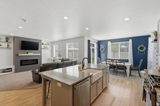 4229 W 6025 S, Roy, UT 84067