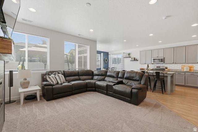 4229 W 6025 S, Roy, UT 84067