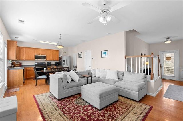 124 Wiley Parc Circle, Woodstock, GA 30188