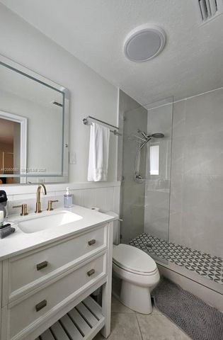 2770 NE 30th Street, Lighthouse Point, FL 33064
