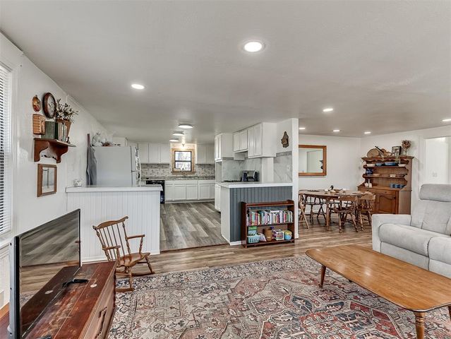 209 W Etowah Road, Noble, OK 73068