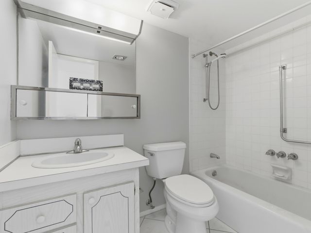 2580 Boundbrook Boulevard 202, Palm Springs, FL 33406