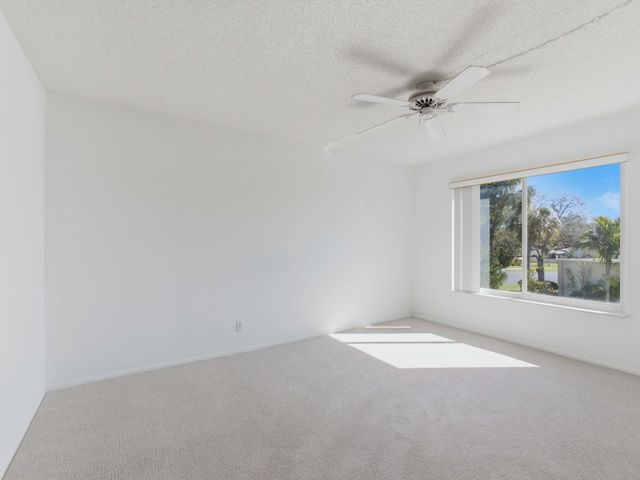 2580 Boundbrook Boulevard 202, Palm Springs, FL 33406