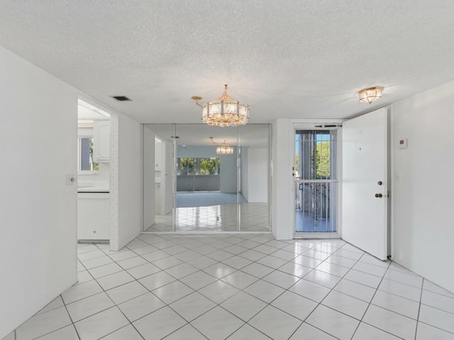 2580 Boundbrook Boulevard 202, Palm Springs, FL 33406