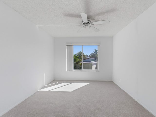 2580 Boundbrook Boulevard 202, Palm Springs, FL 33406