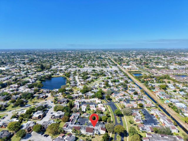 2580 Boundbrook Boulevard 202, Palm Springs, FL 33406