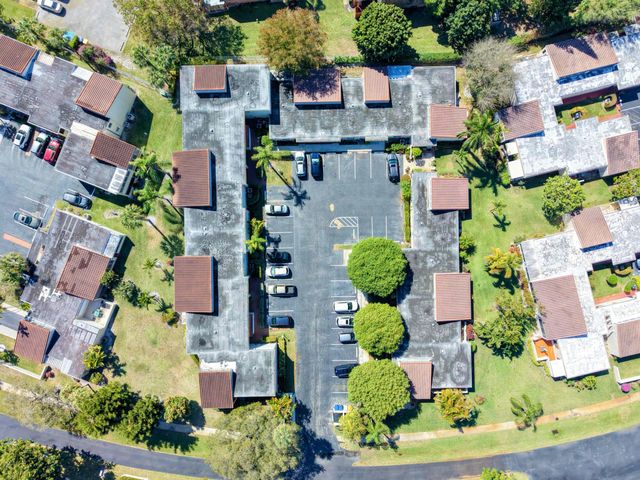 2580 Boundbrook Boulevard 202, Palm Springs, FL 33406