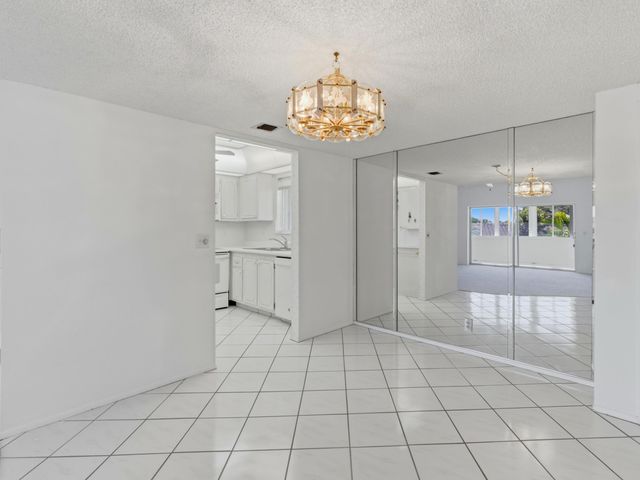 2580 Boundbrook Boulevard 202, Palm Springs, FL 33406