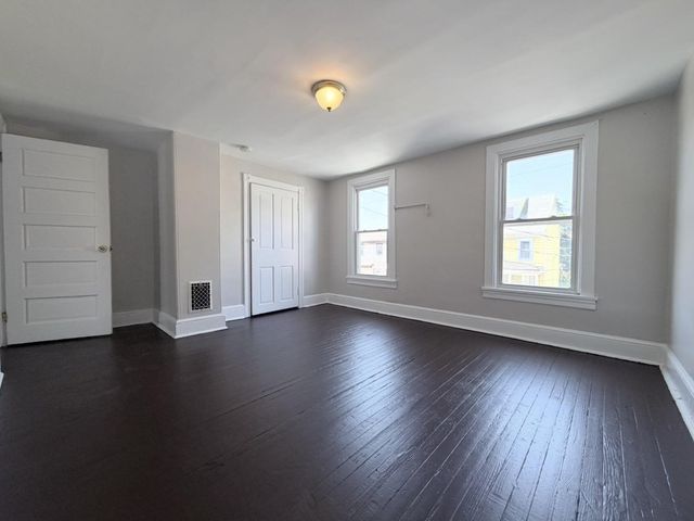 517 LINDEN AVE, Burlington, NJ 08016