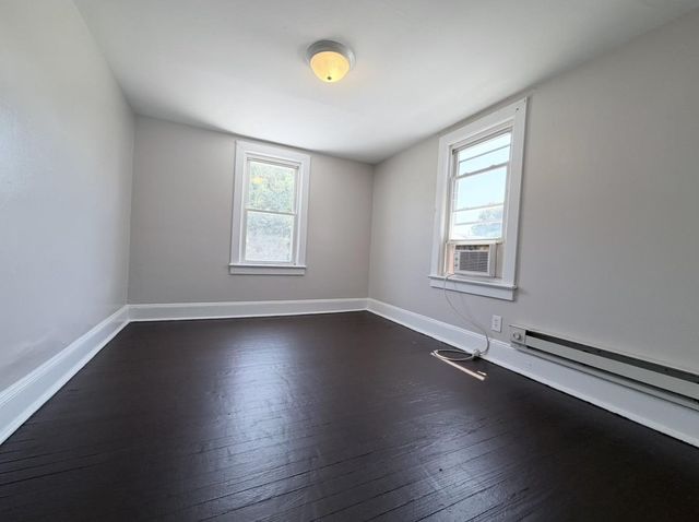 517 LINDEN AVE, Burlington, NJ 08016
