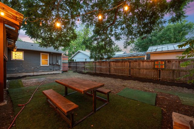 5802 Chesterfield Ave, Austin, TX 78752