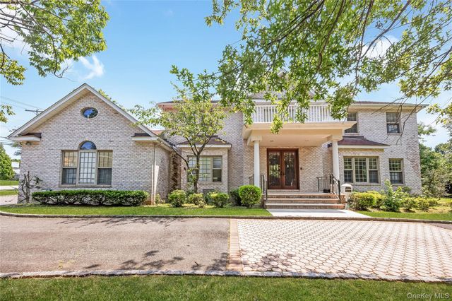 52 Snapdragon Lane, Roslyn Heights, NY 11577