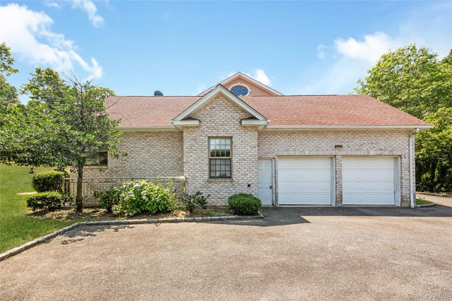 52 Snapdragon Lane, Roslyn Heights, NY 11577