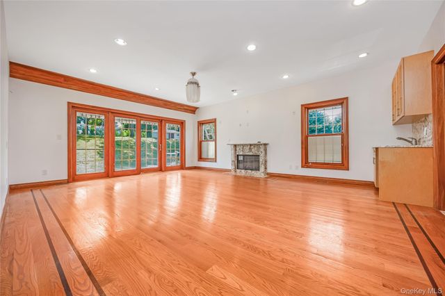 52 Snapdragon Lane, Roslyn Heights, NY 11577