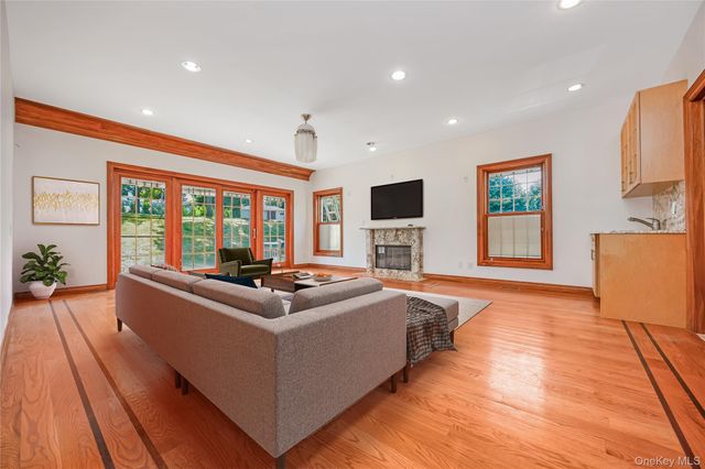 52 Snapdragon Lane, Roslyn Heights, NY 11577