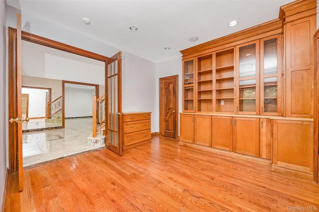 52 Snapdragon Lane, Roslyn Heights, NY 11577
