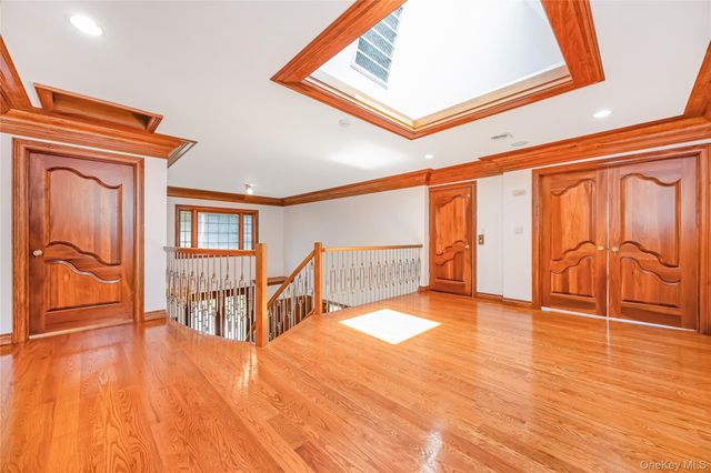 52 Snapdragon Lane, Roslyn Heights, NY 11577