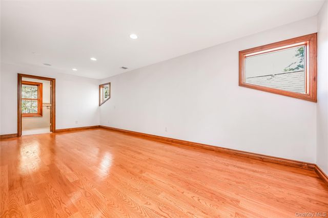 52 Snapdragon Lane, Roslyn Heights, NY 11577