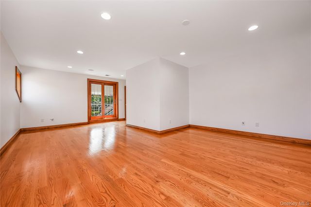 52 Snapdragon Lane, Roslyn Heights, NY 11577