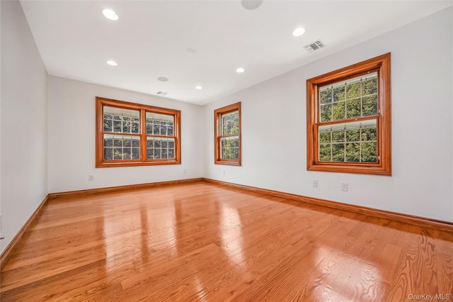 52 Snapdragon Lane, Roslyn Heights, NY 11577