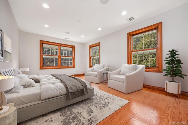 52 Snapdragon Lane, Roslyn Heights, NY 11577